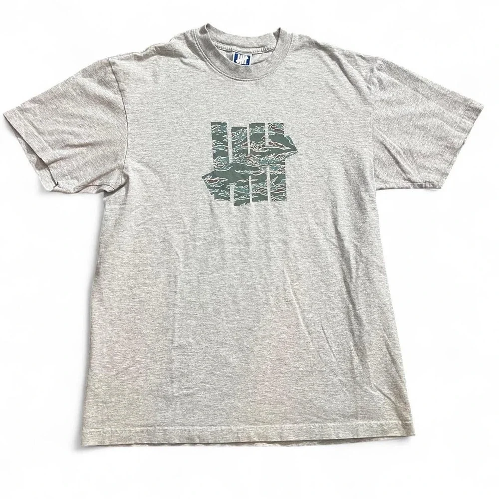 Undefeated Gray Camo Short Sleeve T-Shirt Size Medium Skate Surf Streetwear